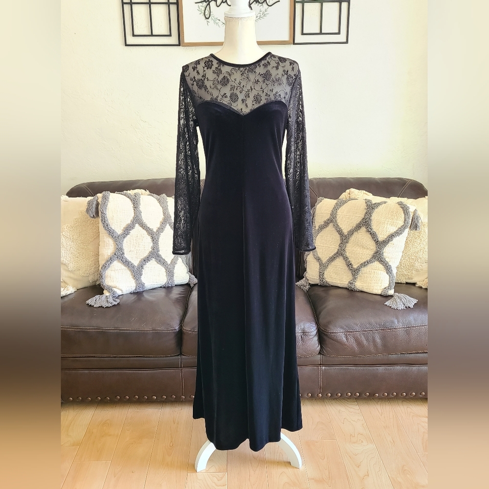Robbie Bee Black Long Sleeve Lace Dress